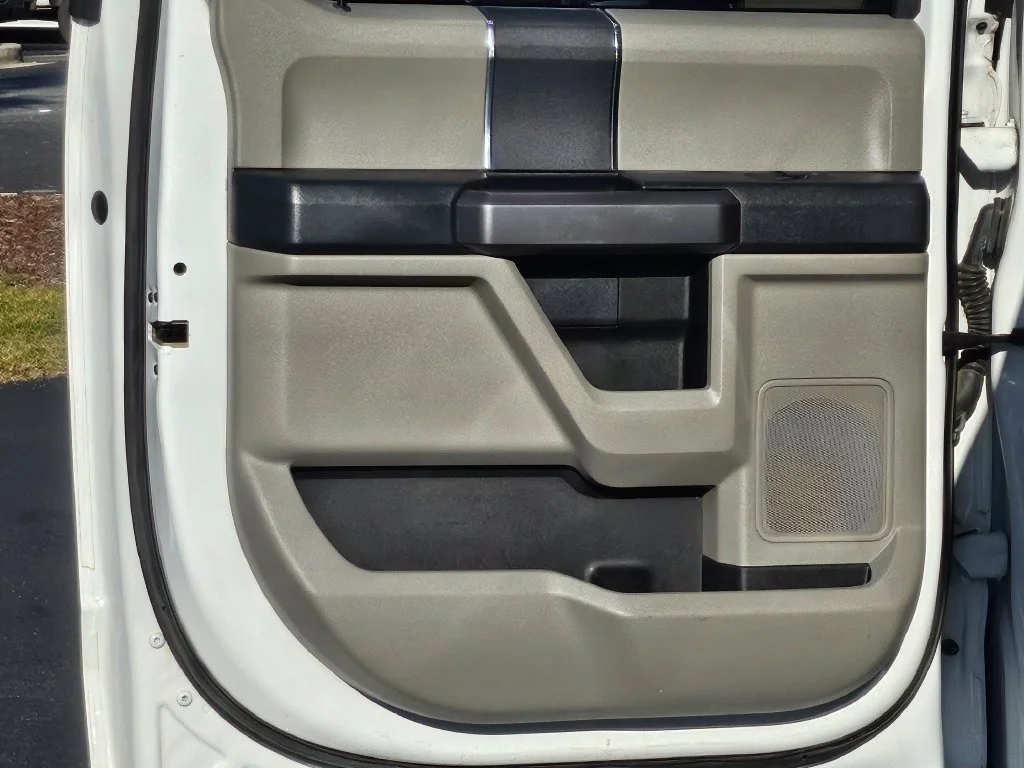 Used 2022 Oxford White Ford XLT image 33