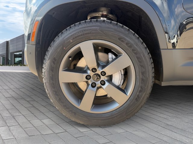 New 2026 Santorini Black Land Rover S image 9