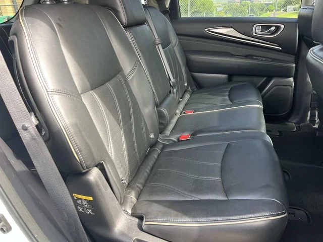 Used 2017 White INFINITI Base image 28