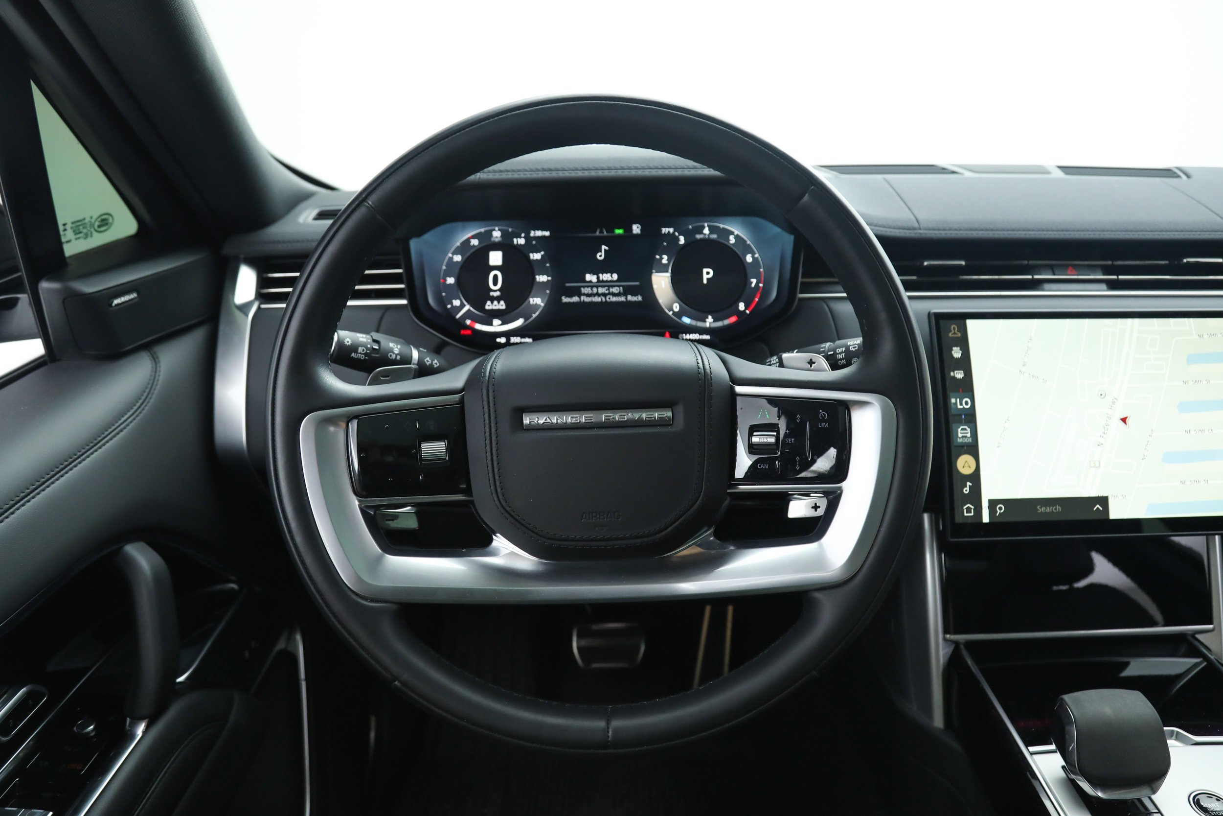 Used 2024 White Land Rover SE image 23