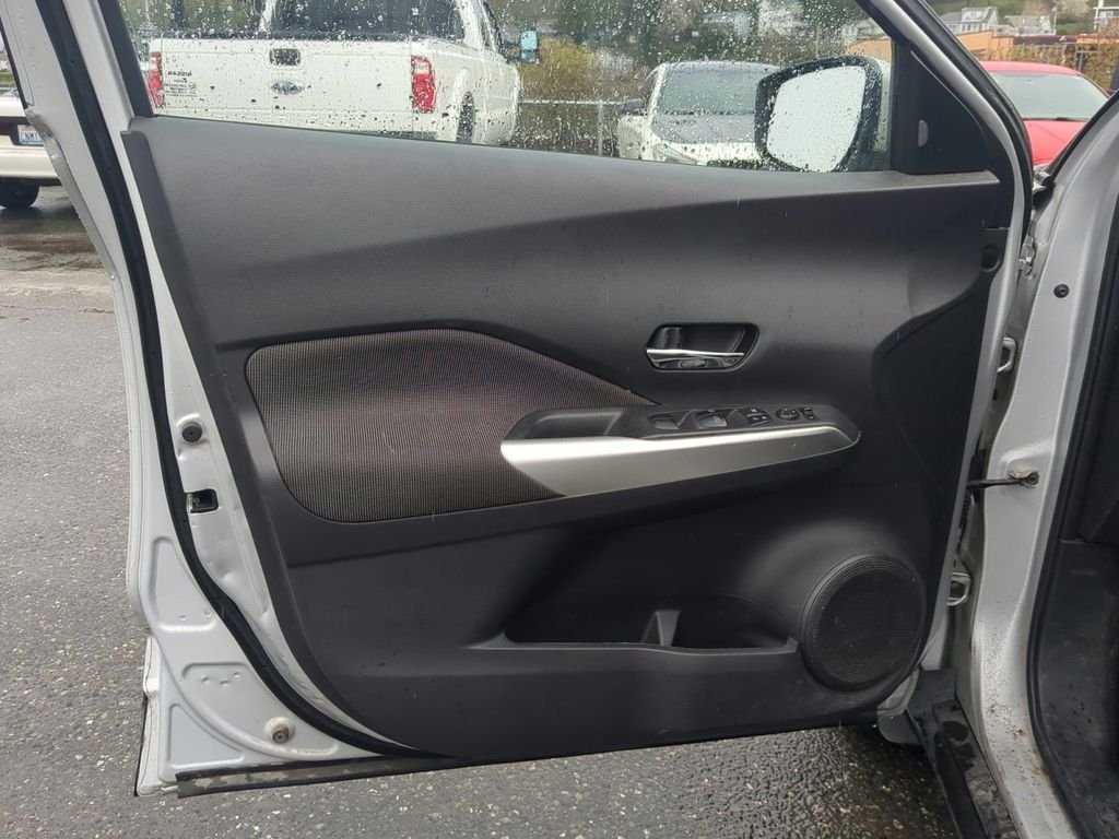 Used 2018 Silver Nissan SV image 13