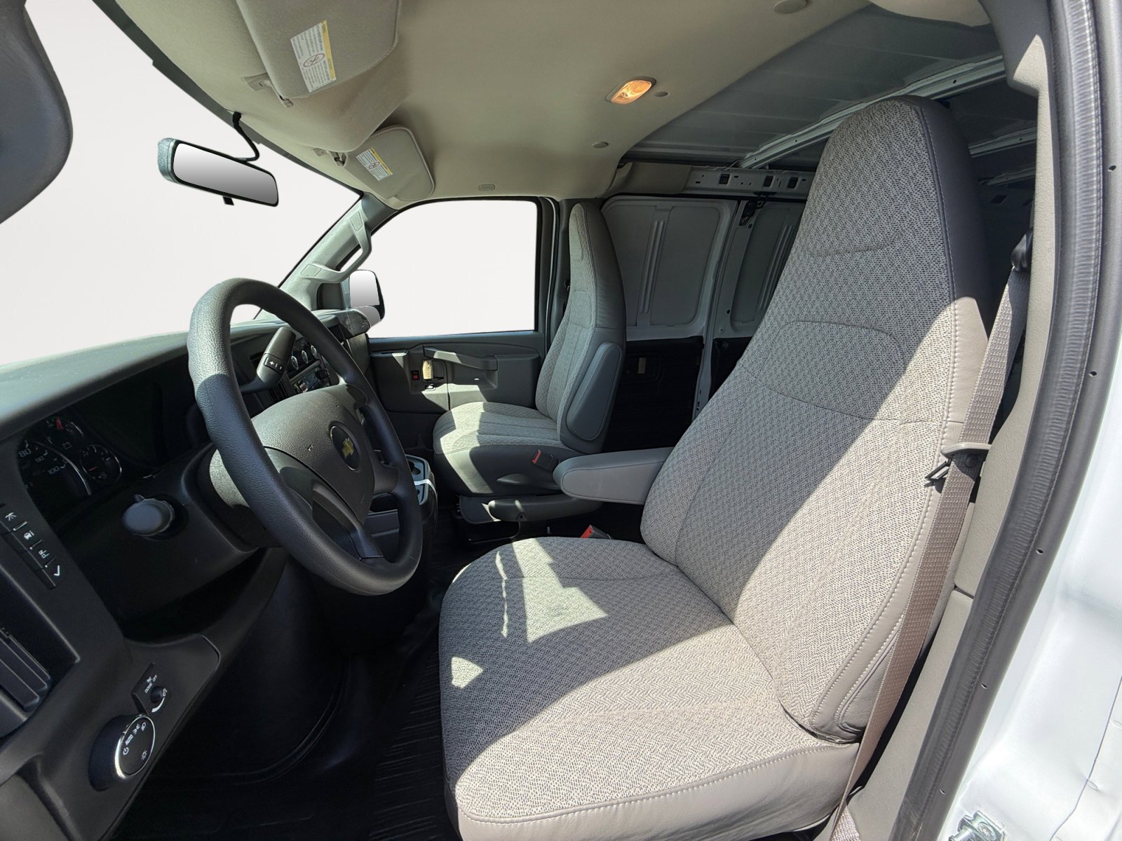 2026 Chevrolet Express Cargo Work Van - Photo 10