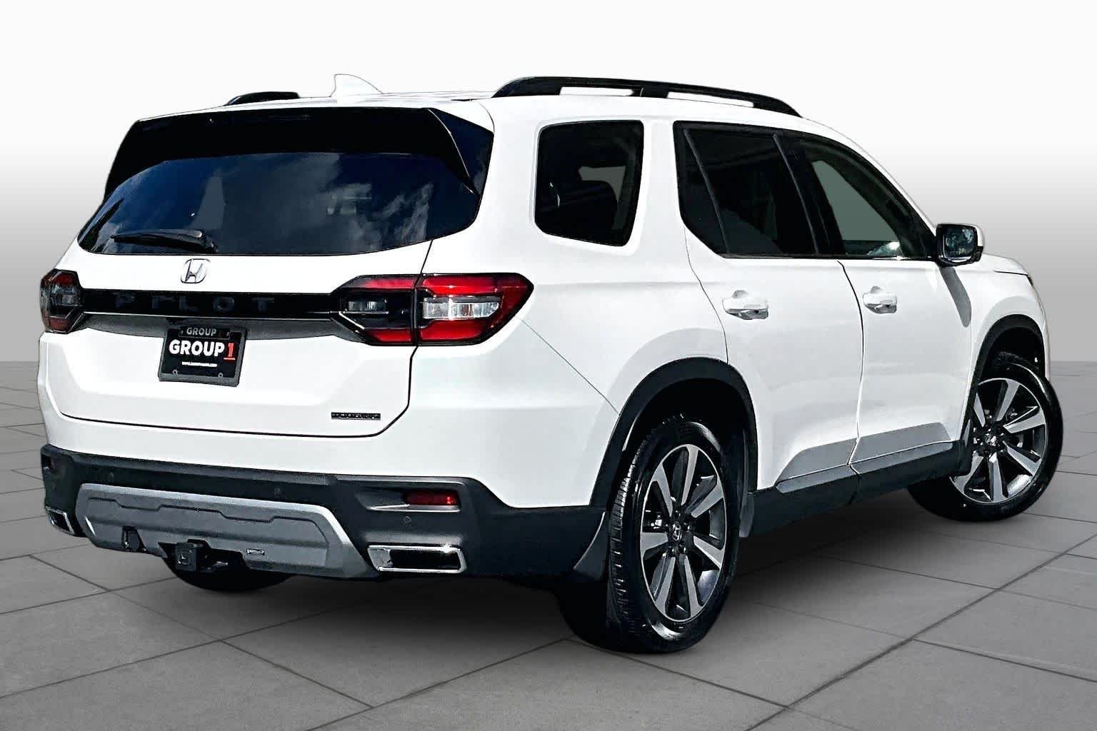 Used 2025 Platinum White Pearl Honda Touring image 13