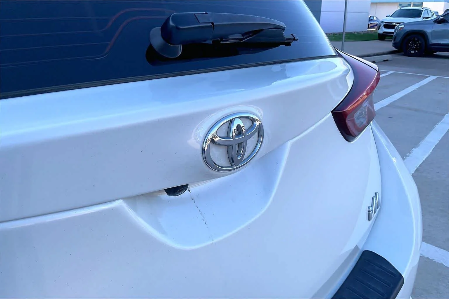 Used 2018 Blizzard Pearl Toyota  image 29