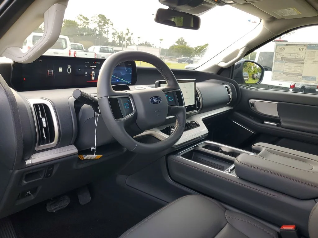 2025 Ford Expedition Active - Photo 8