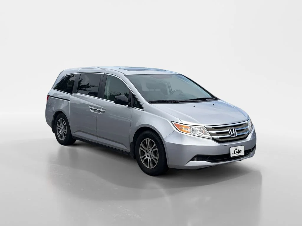 Used 2026 Ruby Flare Pearl Toyota XSE image 2
