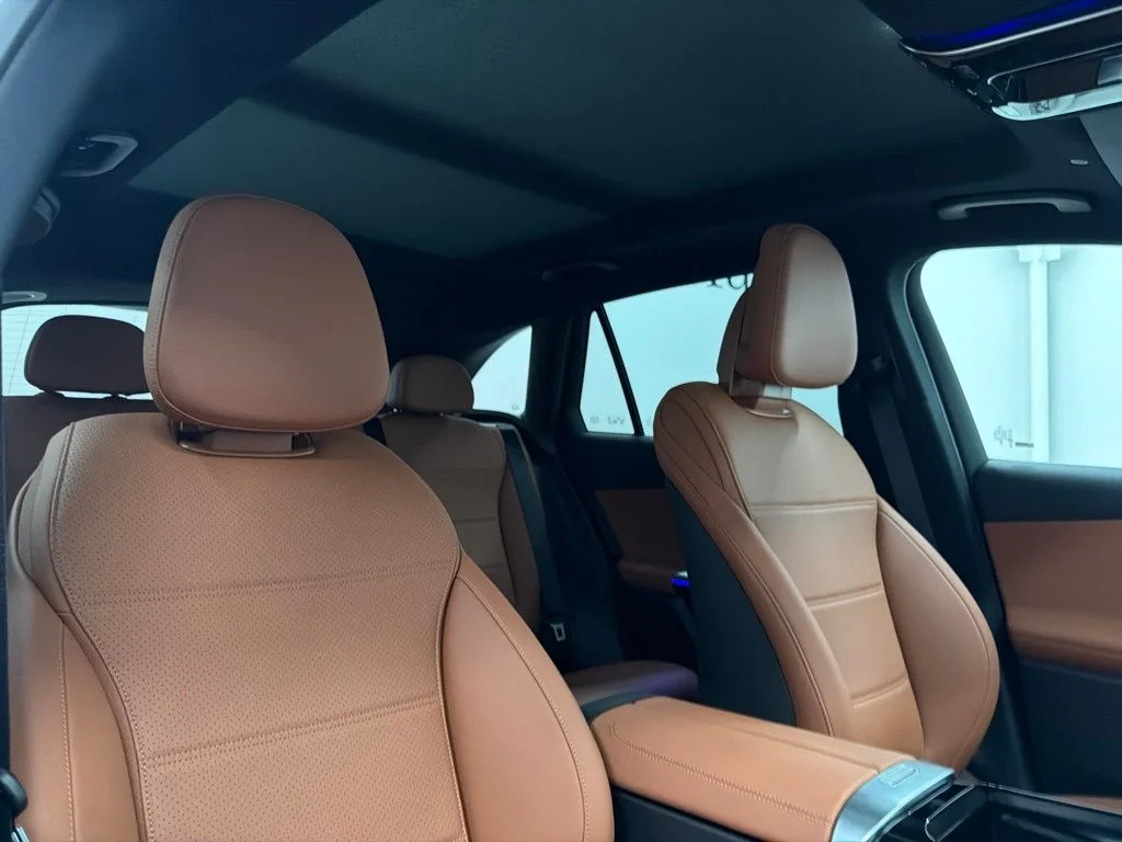 New 2027 White Mercedes-Benz GLC 300 image 27
