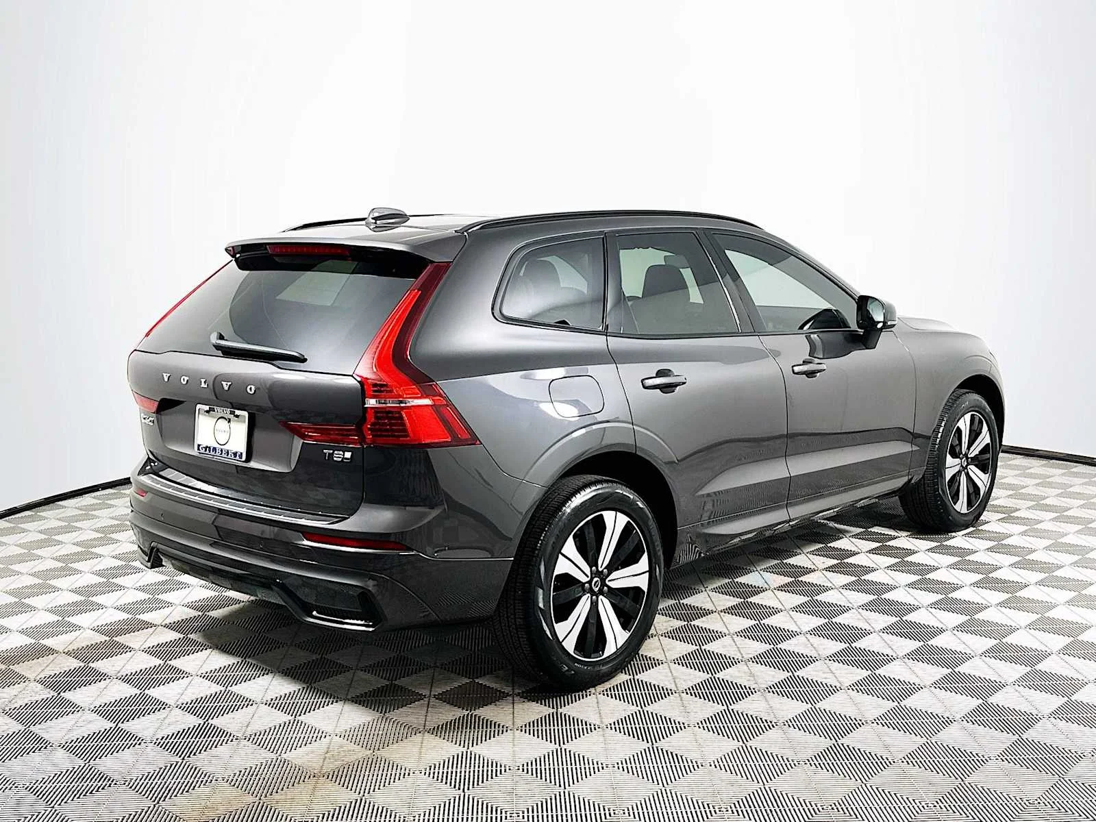 Certified Used 2025 Platinum Grey Volvo Core image 7