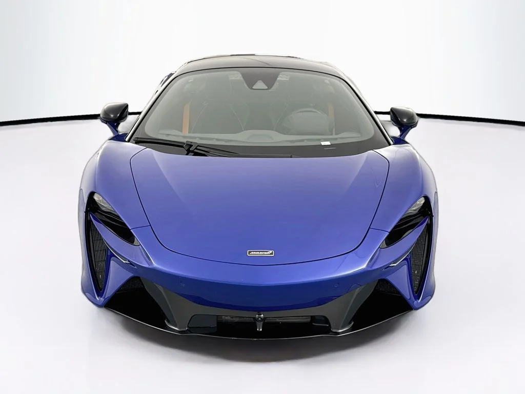 Used 2023 Blue McLaren  image 2