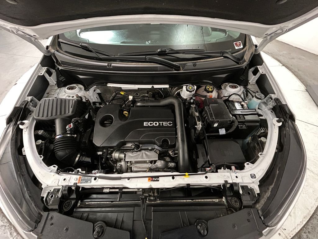 Used 2022 White Chevrolet LT image 21