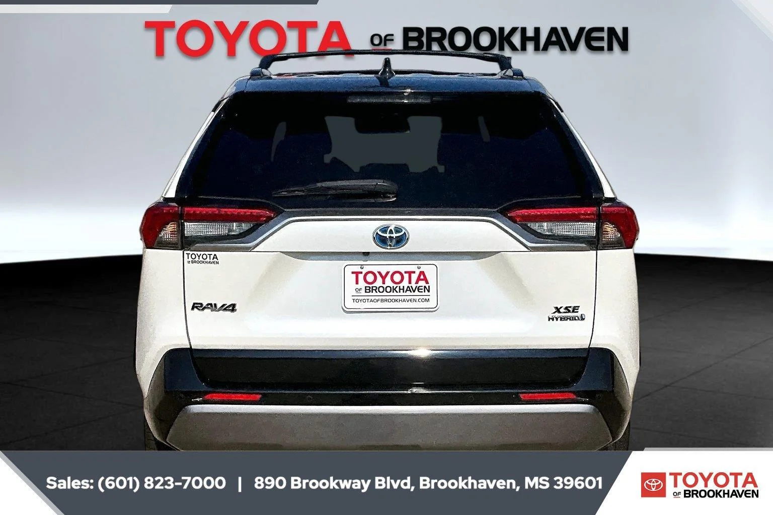 Used 2020 Blizzard Pearl w/Midnight Black Metallic Roof Toyota XSE image 4