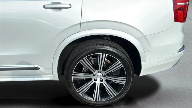 Used 2022 White Volvo T8 Inscription 7 Passenger image 26