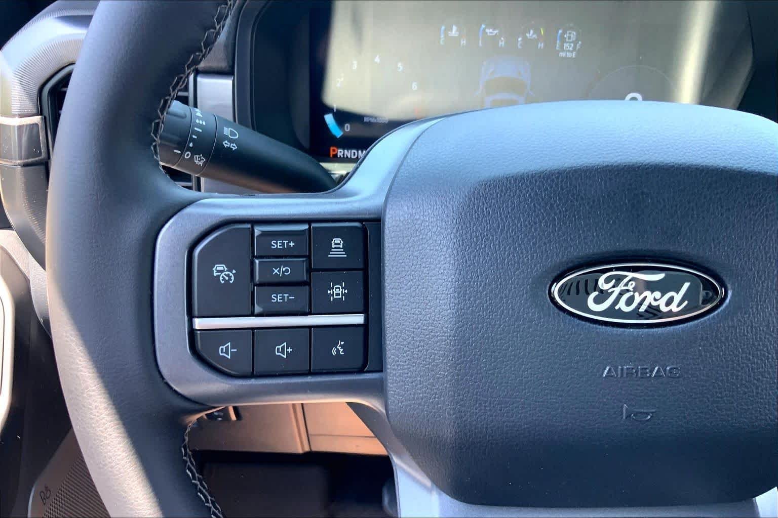 Used 2025 Agate Black Metallic Ford LARIAT image 46