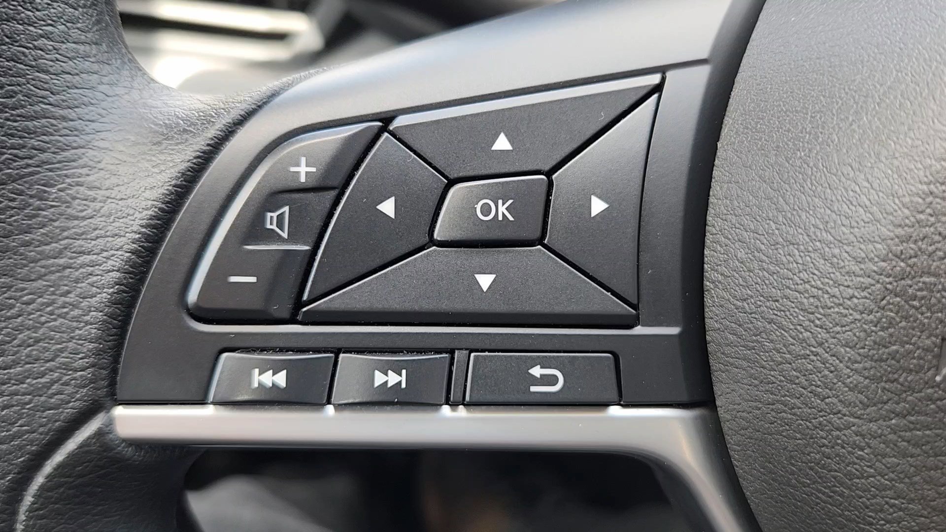 Used 2025 Black Nissan SV image 12