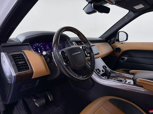Used 2020 White Land Rover HSE Dynamic image 9