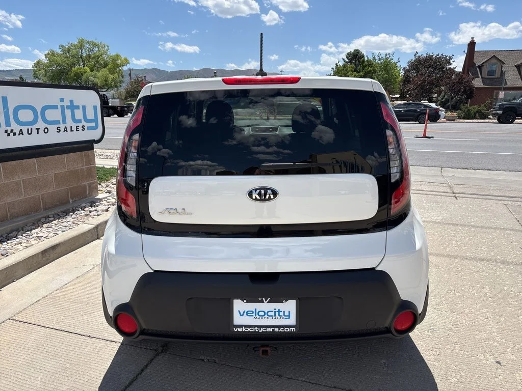 Used 2015 White Kia Base image 5