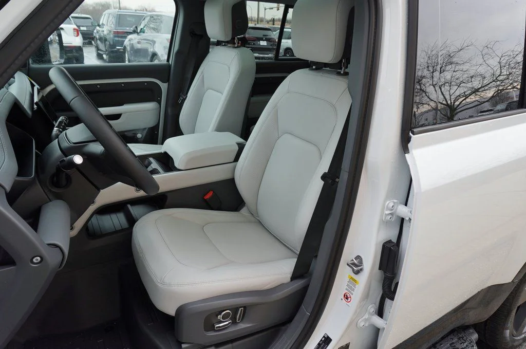Certified Used 2026 White Land Rover X-Dynamic SE image 14