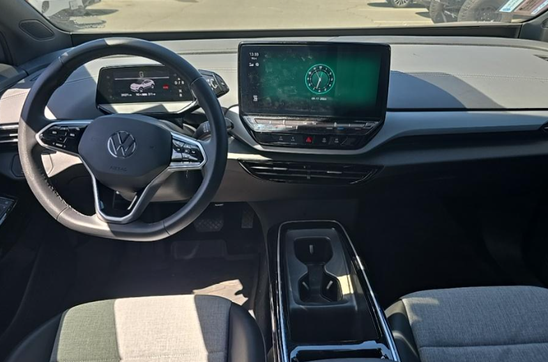 Used 2023  Volkswagen Pro image 11