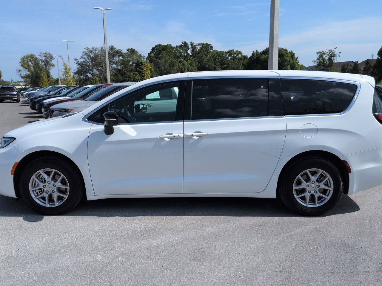Used 2026 White Chrysler SELECT image 7