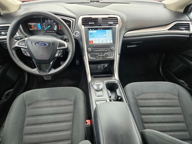 Used 2017 Red Ford SE image 9