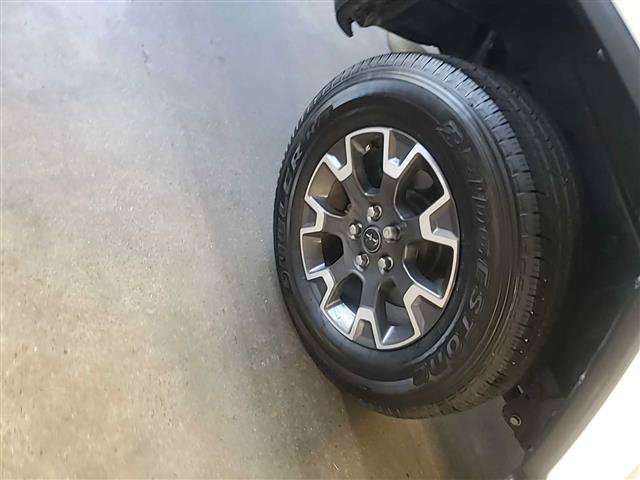 Used 2025 White Jeep Sahara image 11