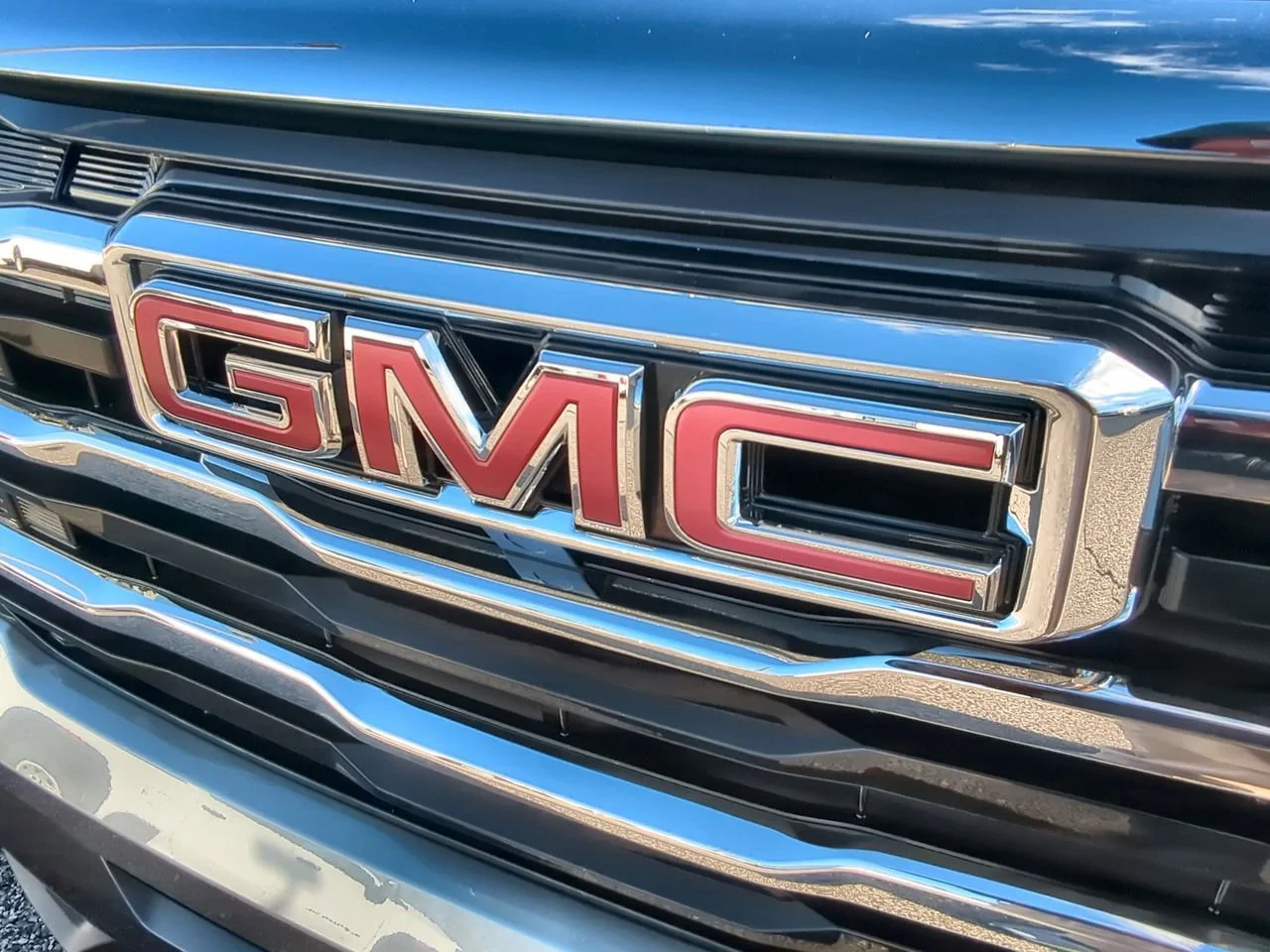 New 2026 Sterling Metallic GMC Elevation image 30