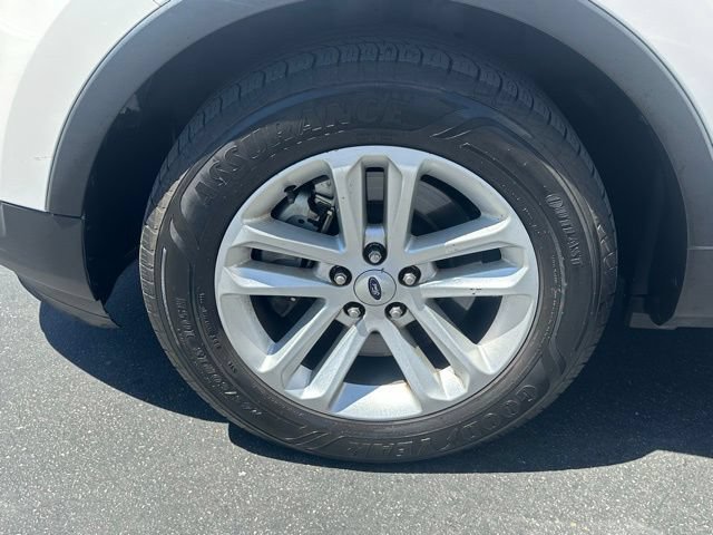 Used 2017 White Ford XLT image 32