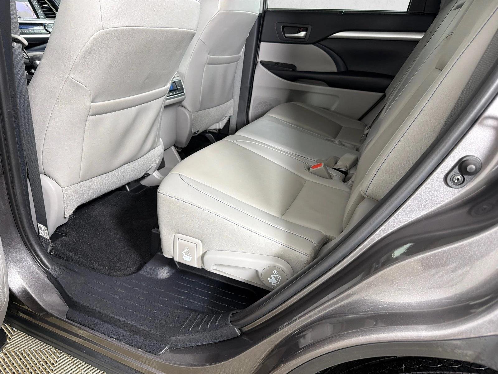 Used 2019 Predawn Gray Mica Toyota XLE image 23