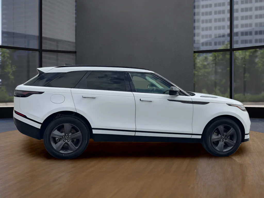 Used 2025  Land Rover Dynamic SE image 6