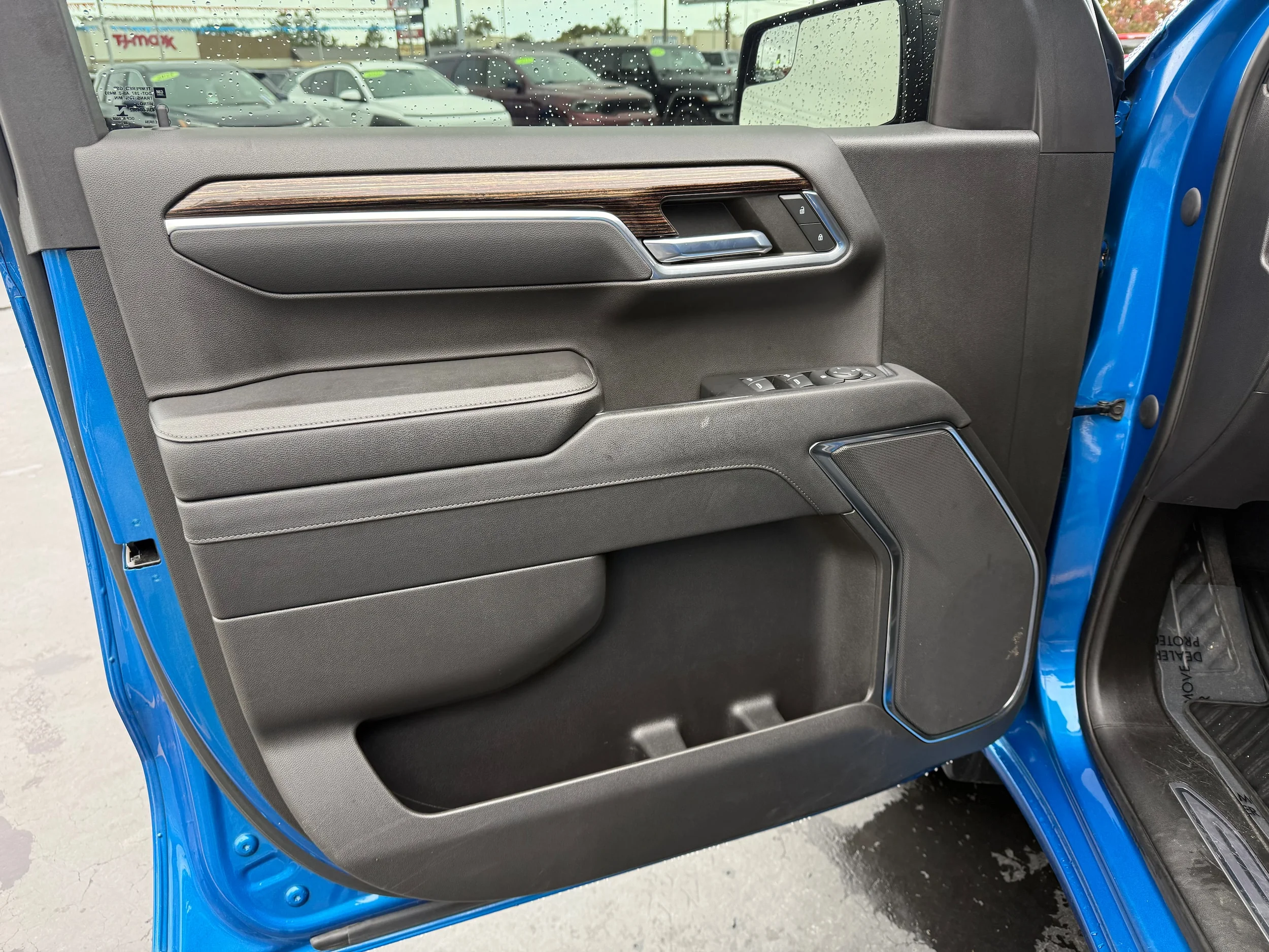 Used 2023 Dynamic Blue Metallic GMC Elevation image 13