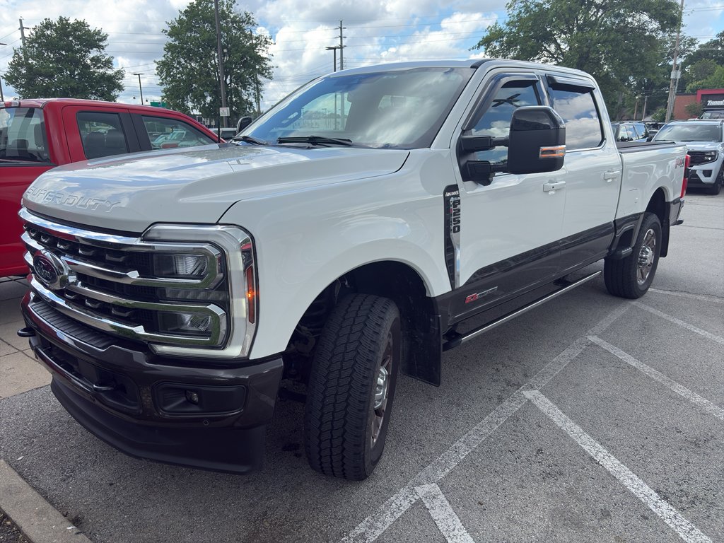 Used 2024  Ford King Ranch image 2