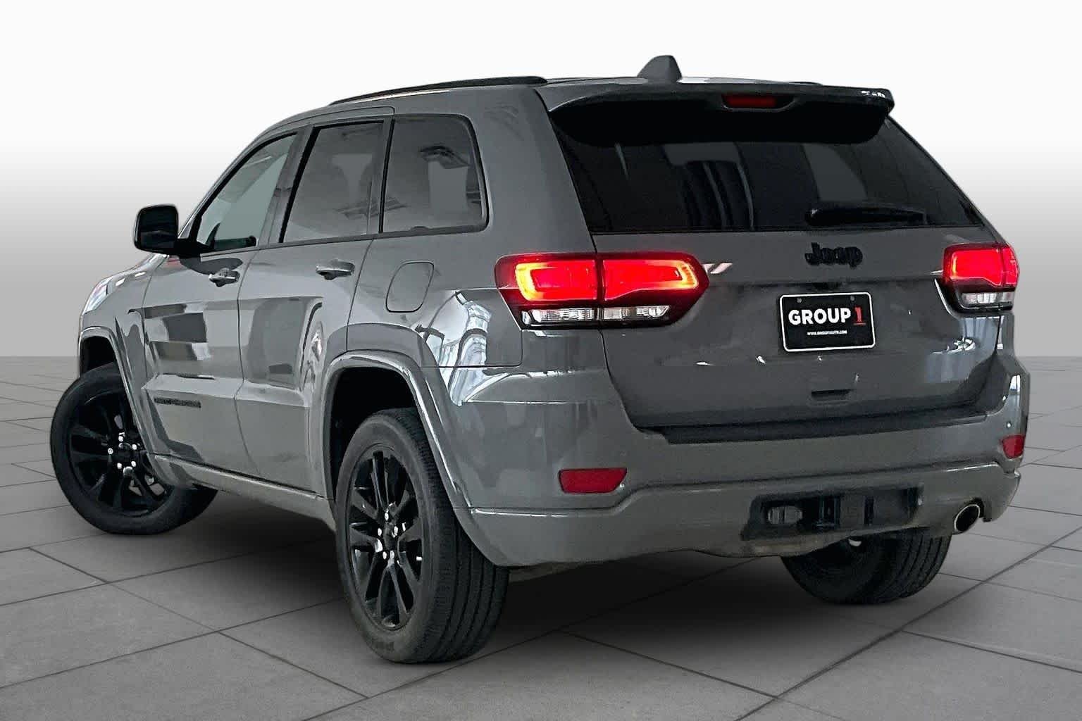 Used 2020 Sting-Gray Clearcoat Jeep Altitude image 11