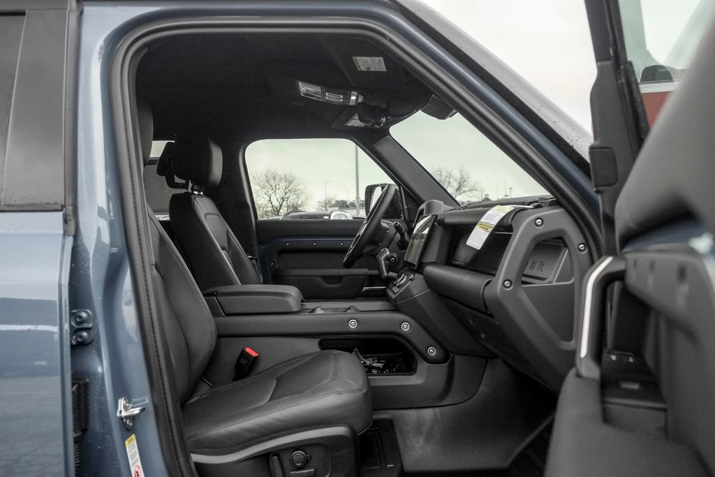 New 2026 Tasman Blue Land Rover S image 22