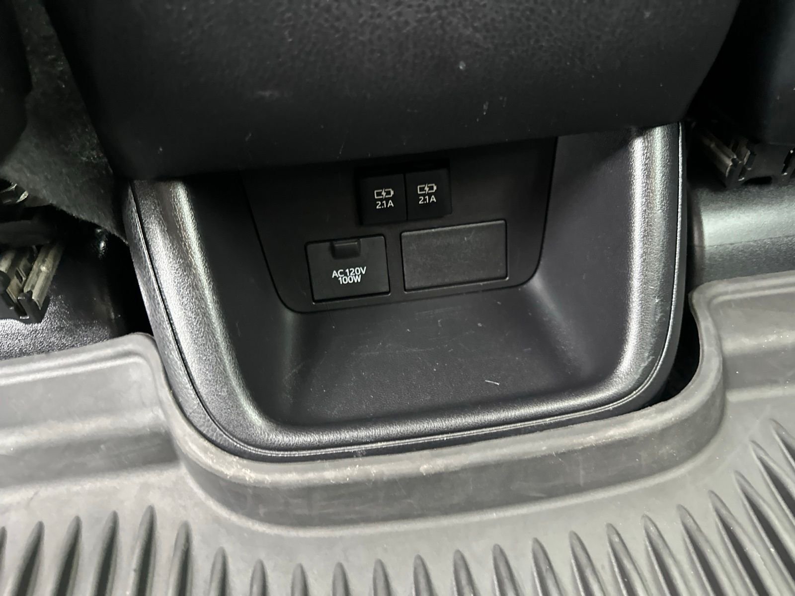 Used 2017  Toyota XLE image 22