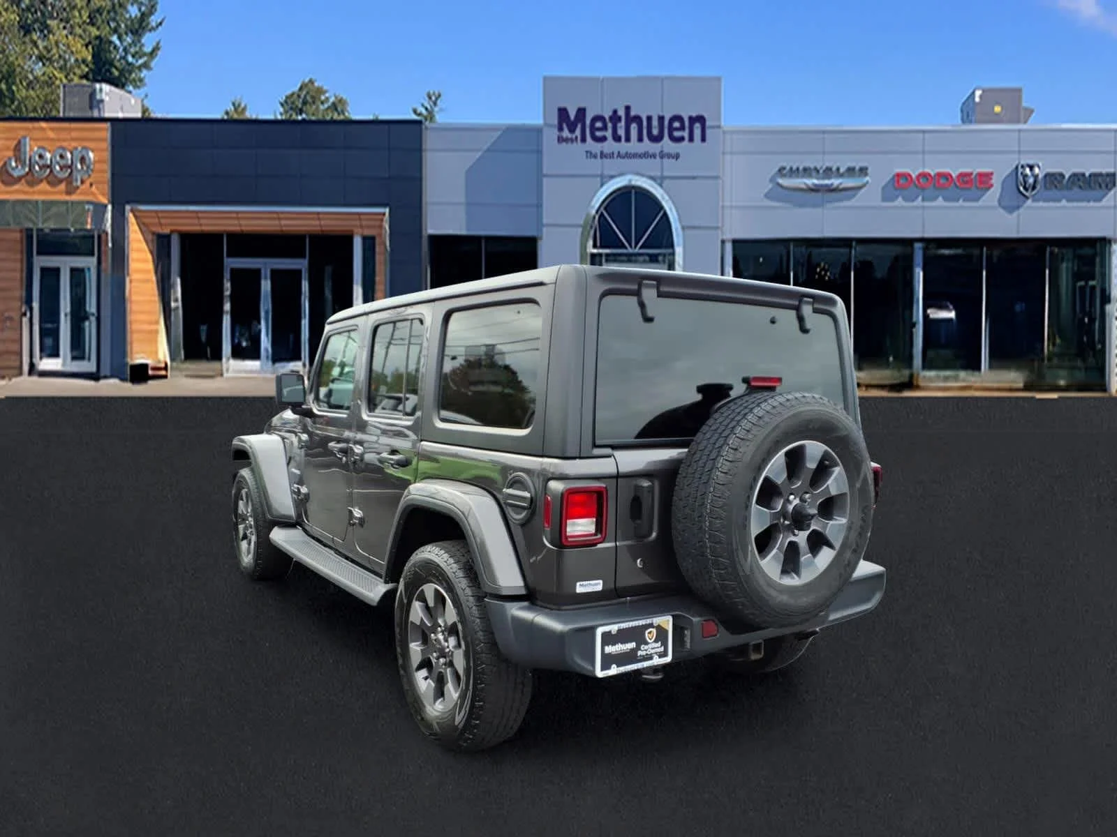 Used 2020 Granite Crystal Metallic Clearcoat Jeep Sahara image 5
