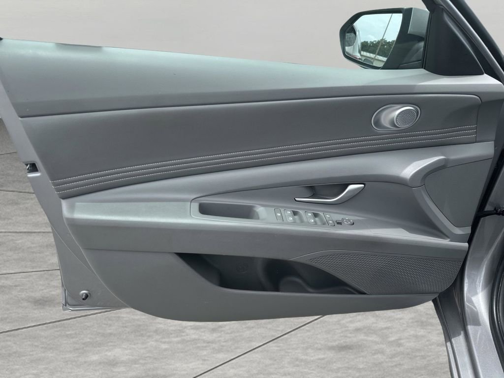 Used 2025 Fluid Metal Hyundai SEL Convenience image 15