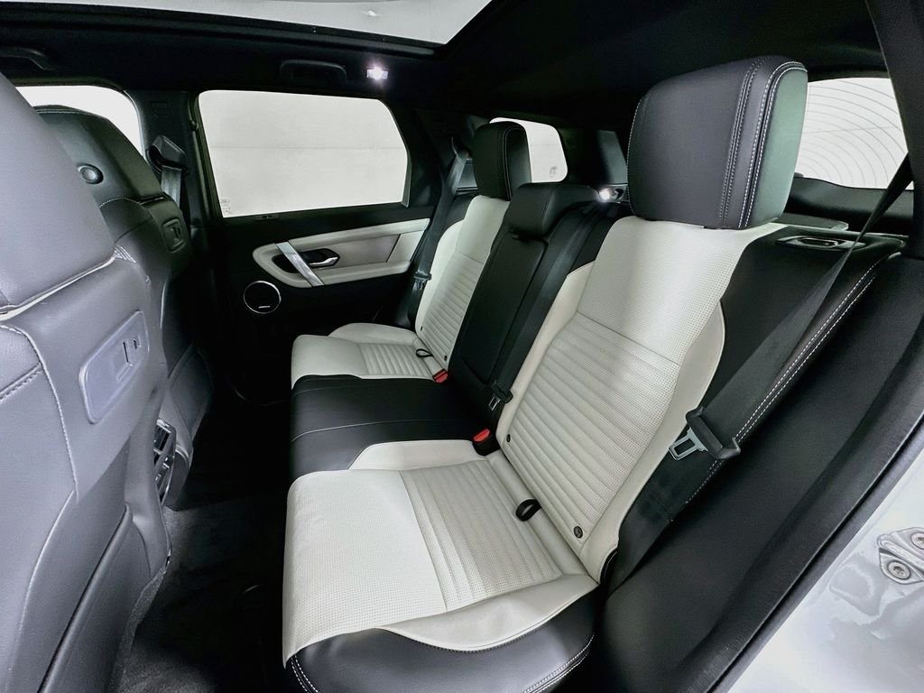 Used 2025  Land Rover SE image 23