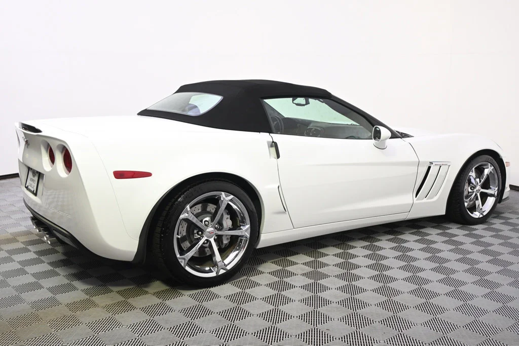 Used 2011 ARCTIC WHITE Chevrolet Z16 Grand Sport w/3LT image 7