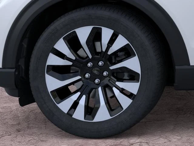 New 2026 Star White Metallic Tri-Coat Ford Platinum™ image 19