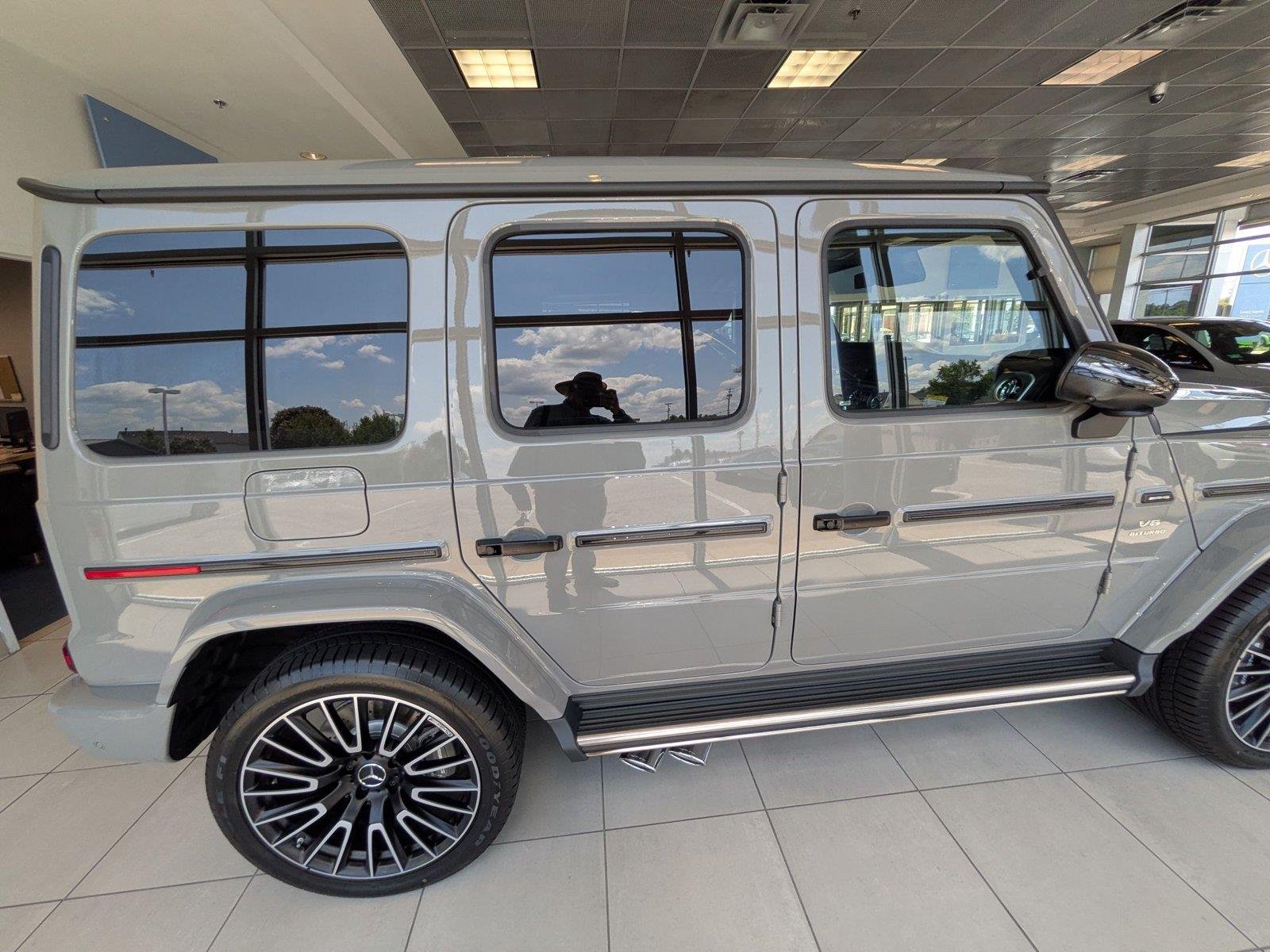 New 2027 MANUFAKTUR Arabian Grey Non- Metallic Mercedes-Benz AMG® G 63 SUV image 6