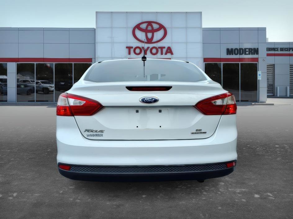 Used 2014 Oxford White Ford SE image 4