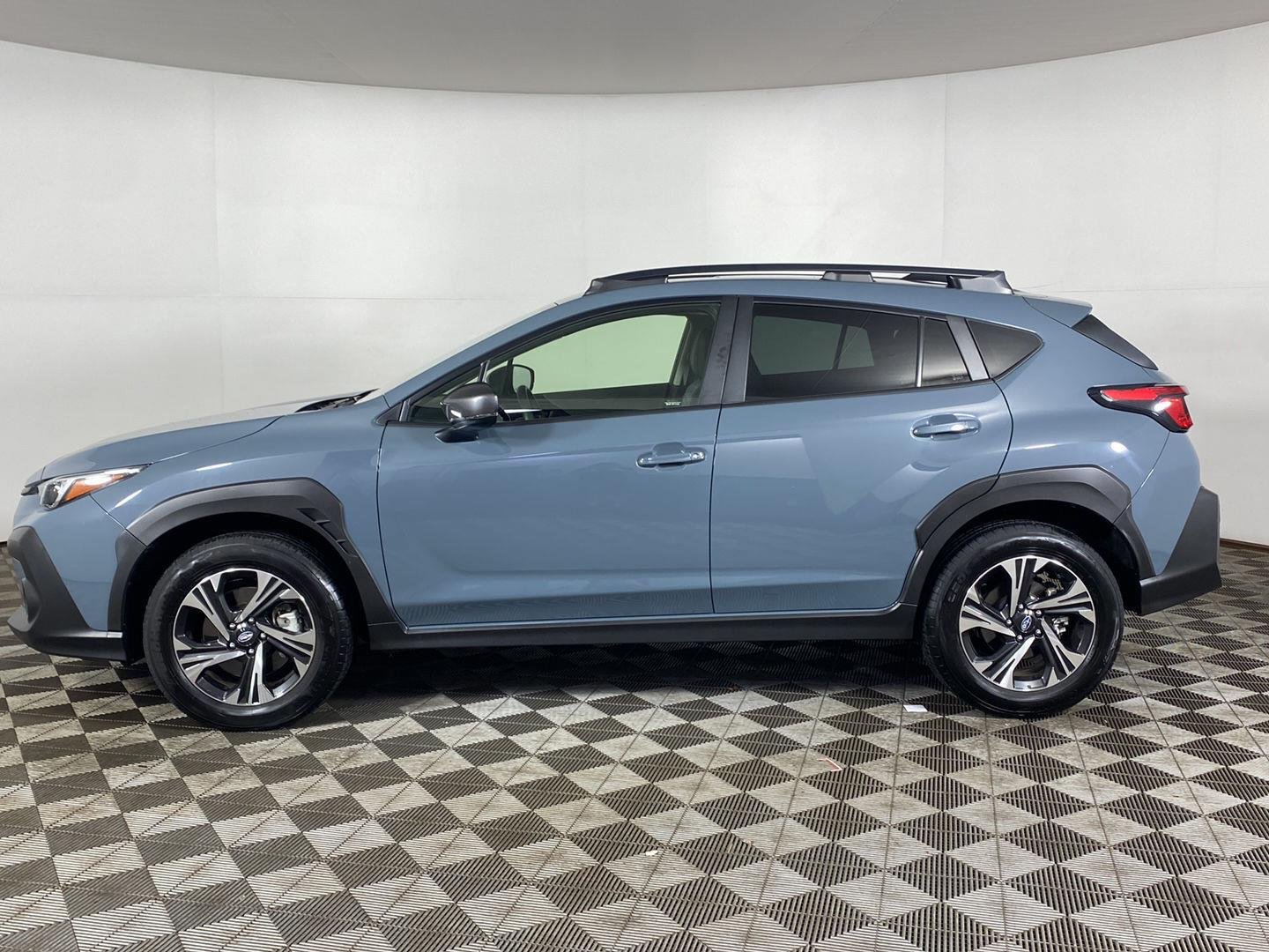 Used 2024 Offshore Blue Metallic Subaru Premium image 7