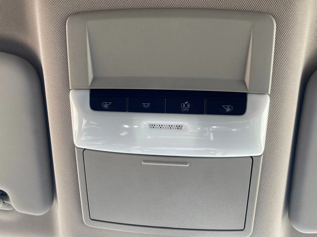 Used 2025 White Nissan S image 23