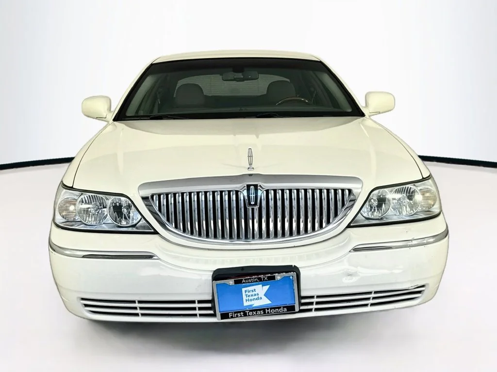 Used 2007 White Lincoln Signature image 2
