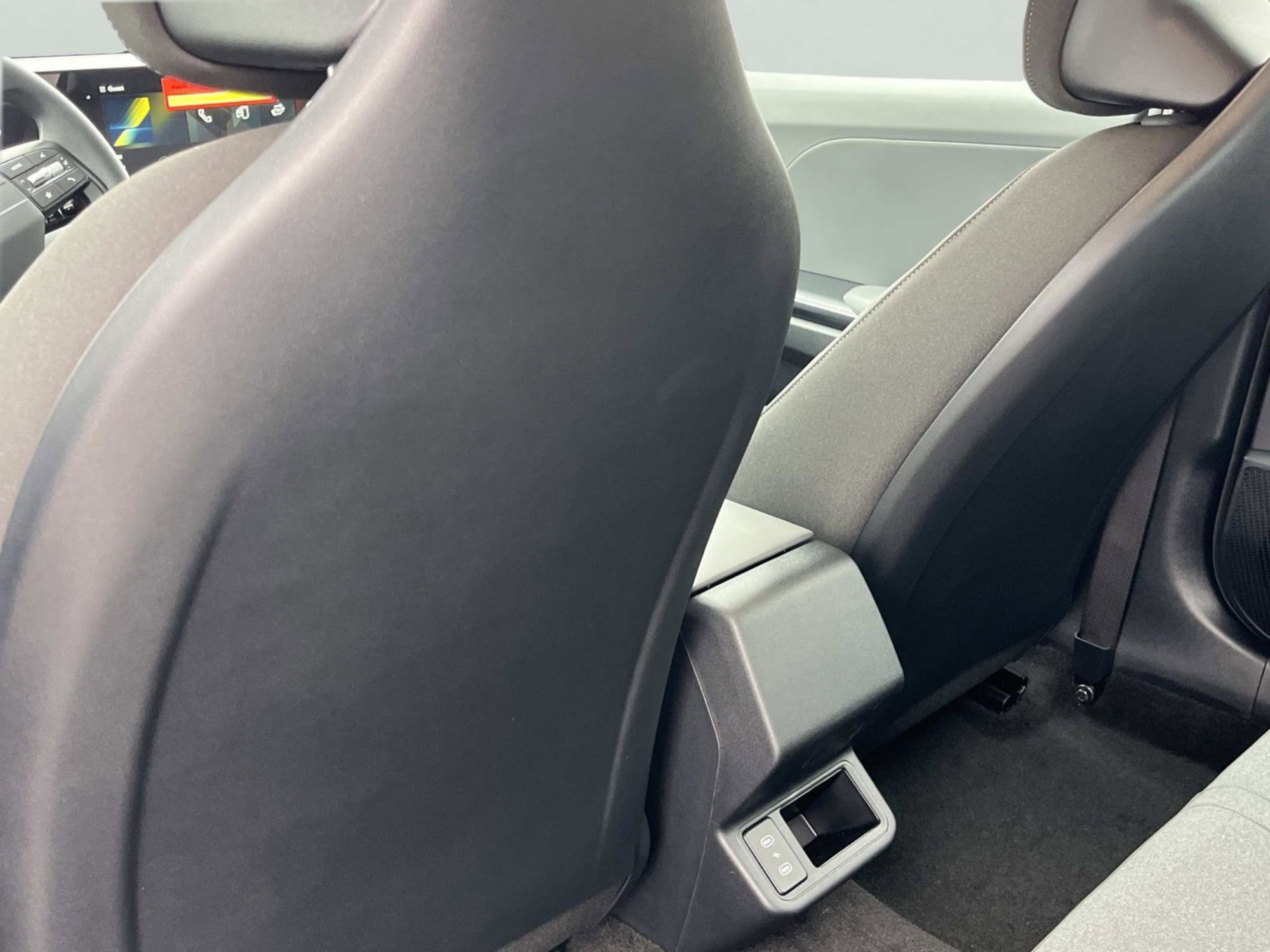 New 2025 Snow White Pearl Kia LXS image 18