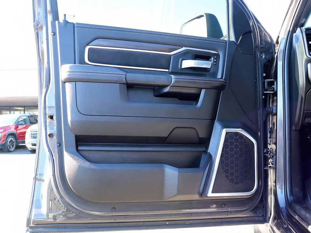 2025 RAM Ram 3500 Pickup Laramie - Photo 10