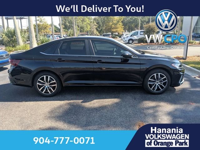 Certified Used 2025 Black Volkswagen 1.5T SE image 3