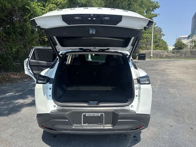Used 2025 White Nissan SL image 12