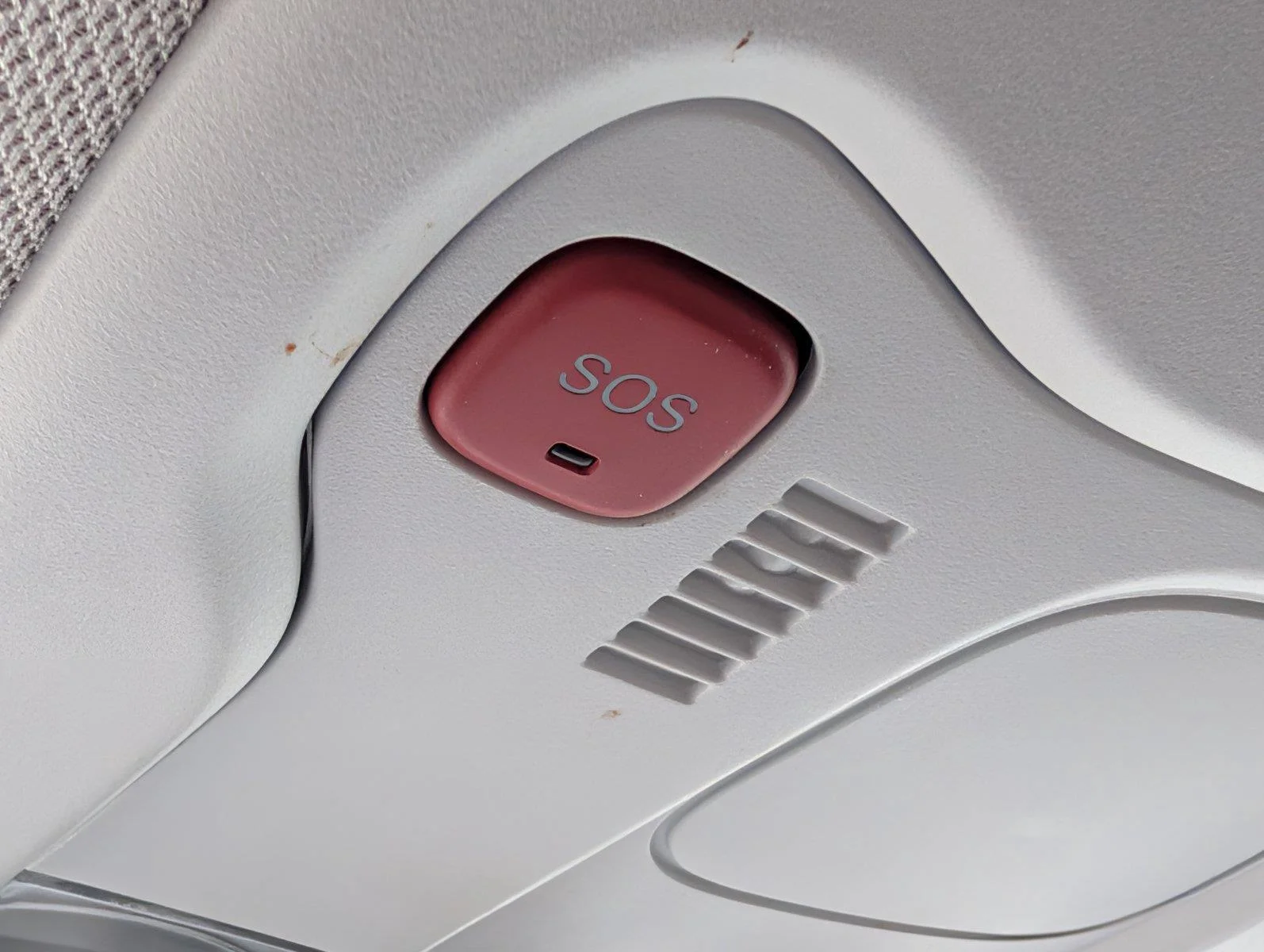 Used 2023 Alpine White Clearcoat Jeep Latitude image 27
