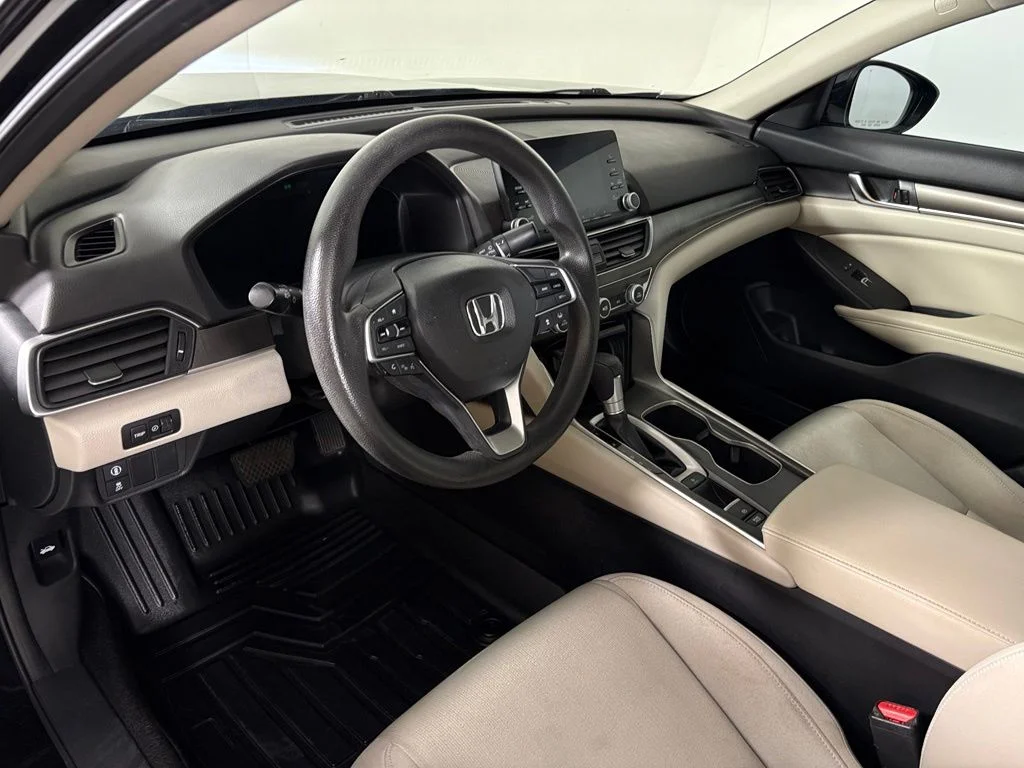 Used 2018  Honda LX image 16